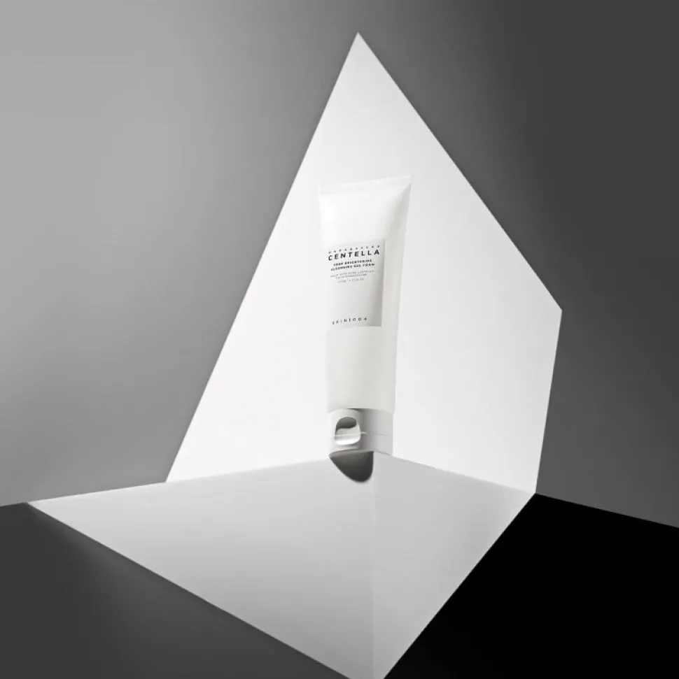 Madagascar Centella Tone Brightening Cleansing Gel Foam